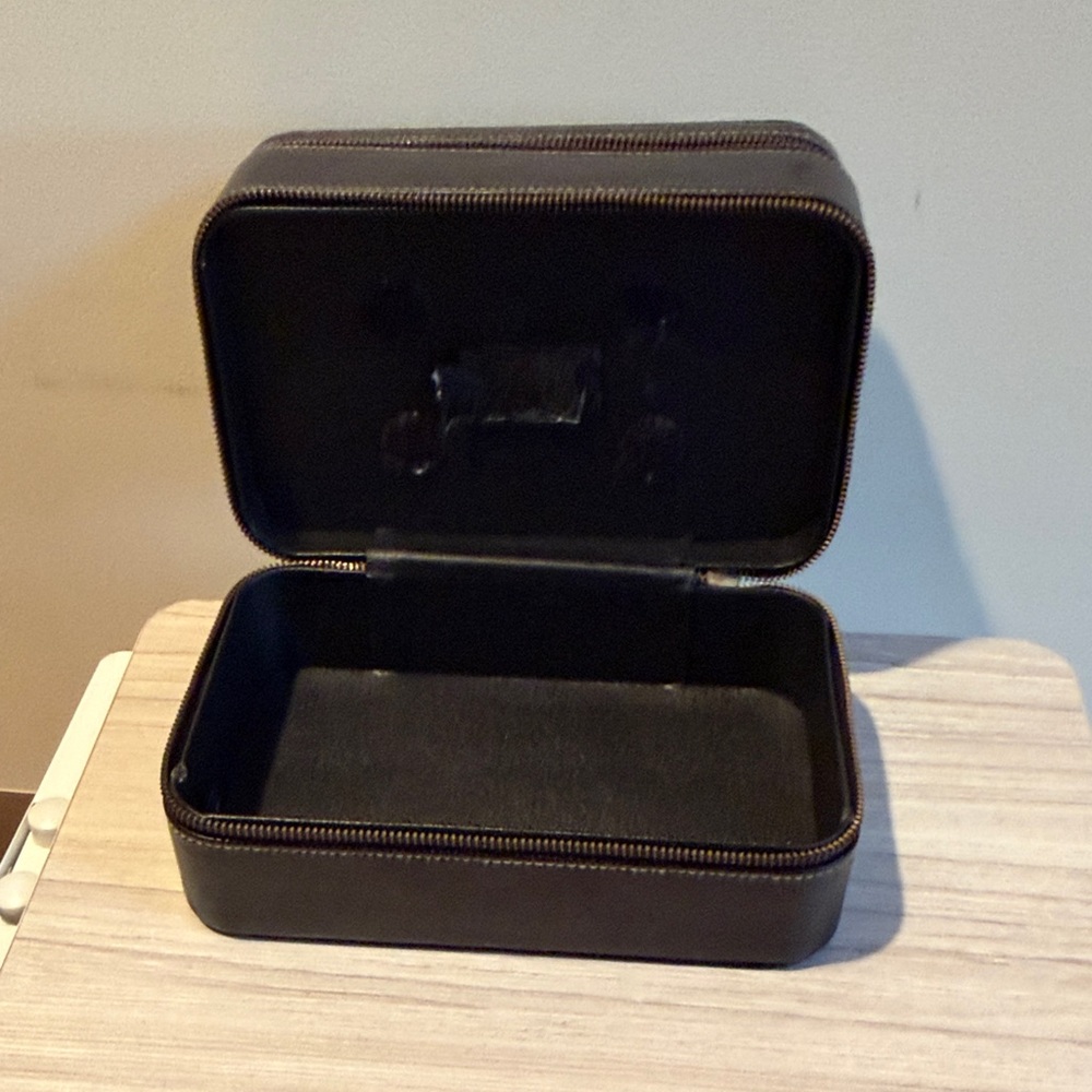 VINTAGE Bobbi Brown Black Toiletry Bag with Gold Accents - Picture 5 of 6